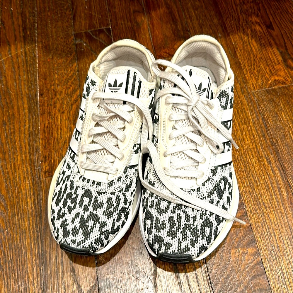 Adidas women black and grey leopard print sneakers